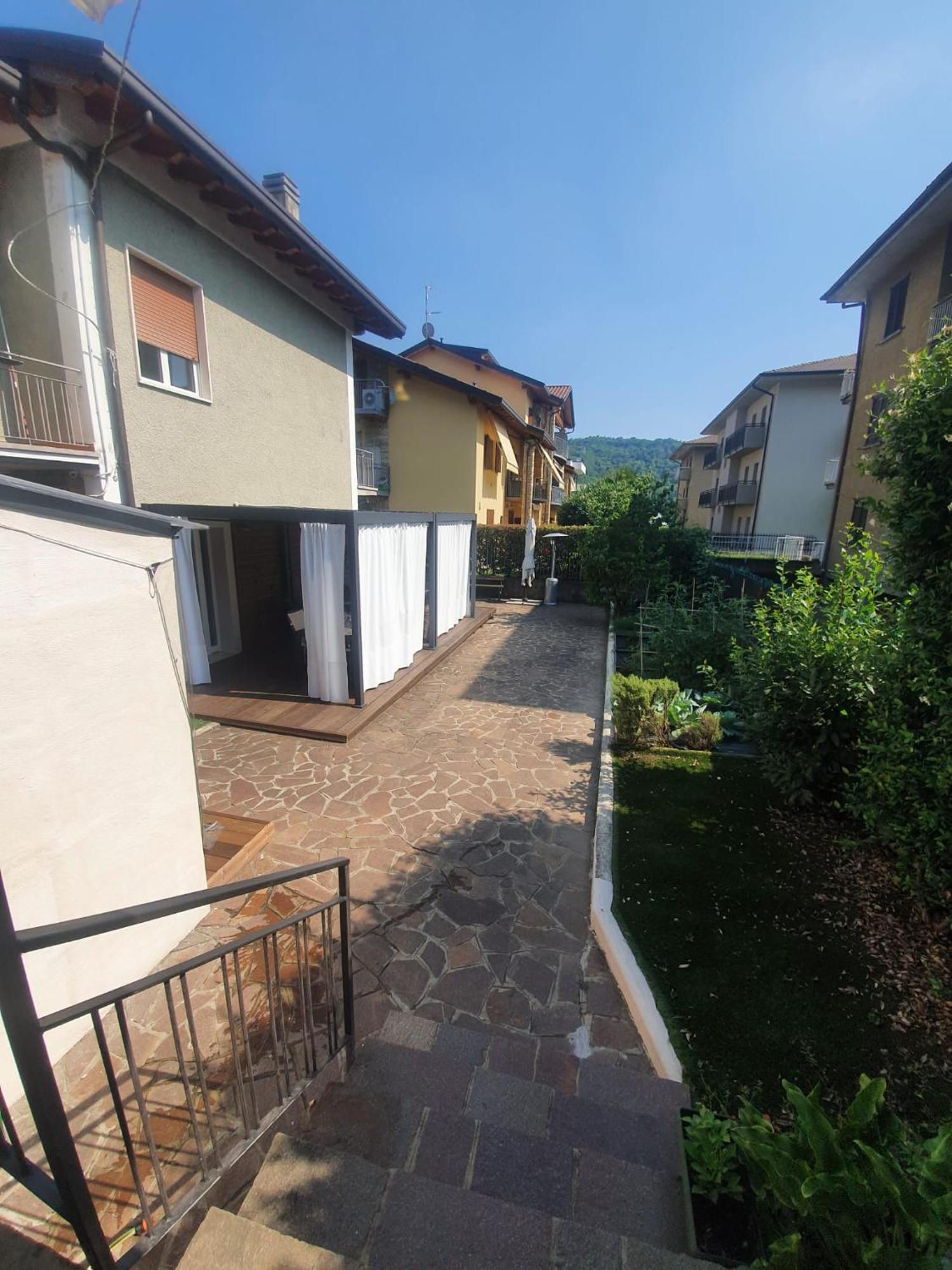 Отель Bergamo - La Casa Di Gianna Нембро Экстерьер фото